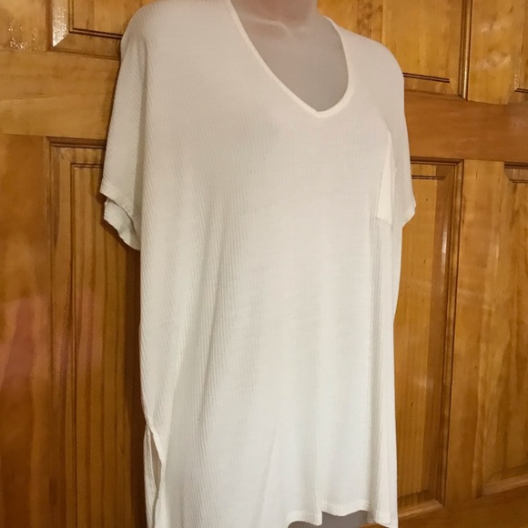 M T S White Oversized Blouse 
Small 4 - 6 
Fits Medium
47% Polyester 47% Rayon - Picture 12 of 13